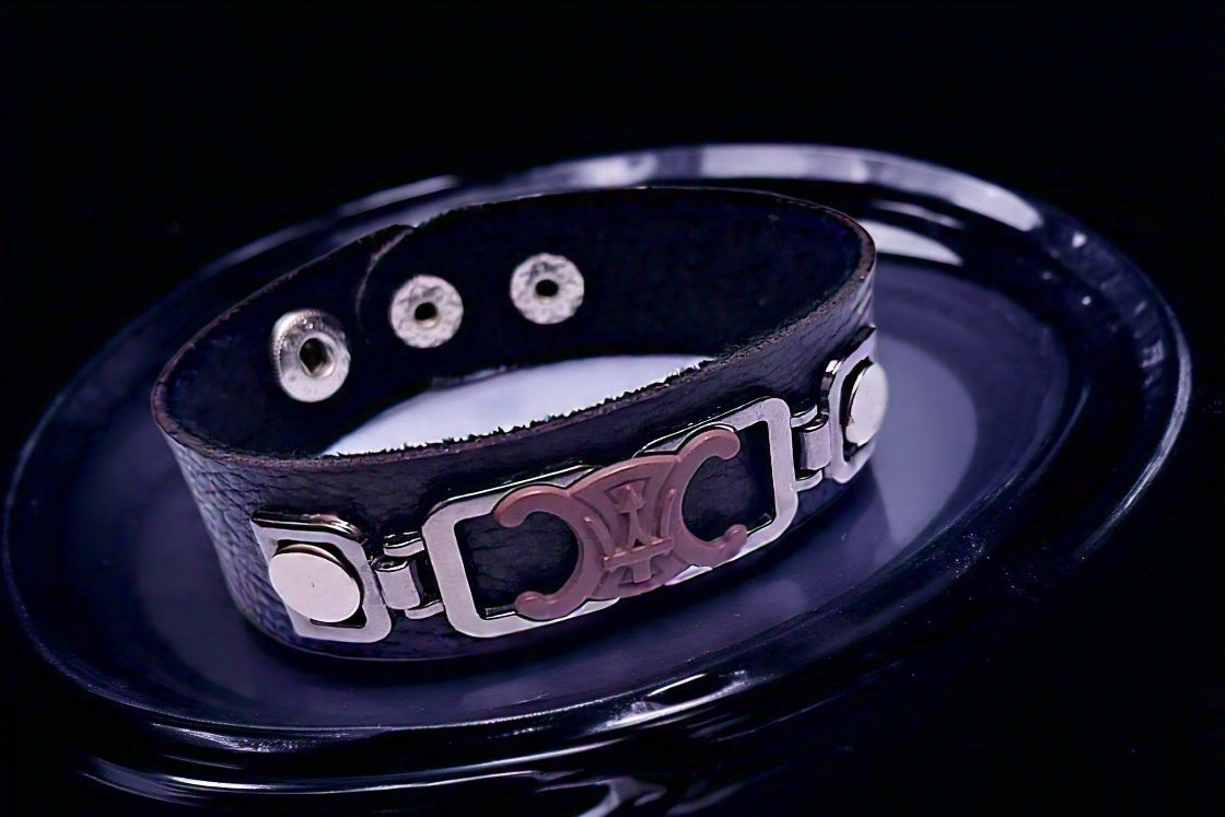 "Urban Steel™ Men's Leather Bracelet – Rugged Elegance in Black"